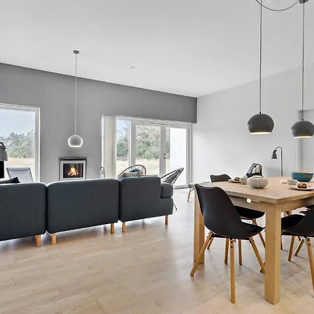 3 Bedroom Gorgeous In Prázdninový dům